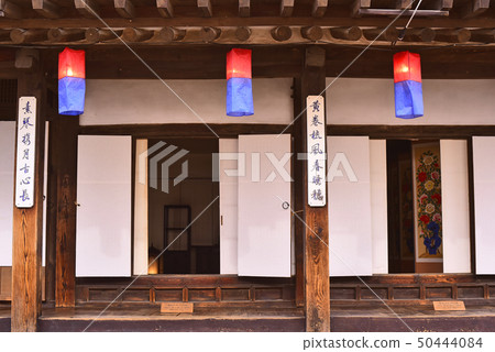 Traditional old tiled houses in Namsan Hanok Village Traditional old tiled houses in Namsan Hanok Village 50444084
