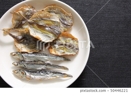 兩種海鮮小吃。 (用於燒烤,烤小馬鮫魚) 兩種海鮮小吃。 (用於燒烤,烤小馬鮫魚) 50446221