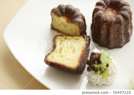 Canouré Canelé French confectionery Cannole de Bordeaux Baked confectionery bread 50447228