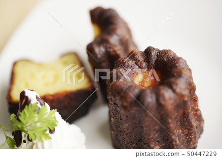 Canouré Canelé French confectionery Cannole de Bordeaux Baked confectionery bread 50447229