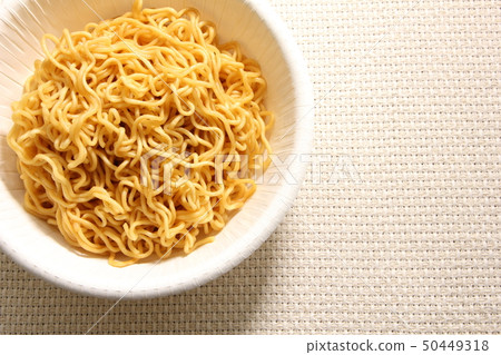 Yakisoba put in a paper plate. 50449318
