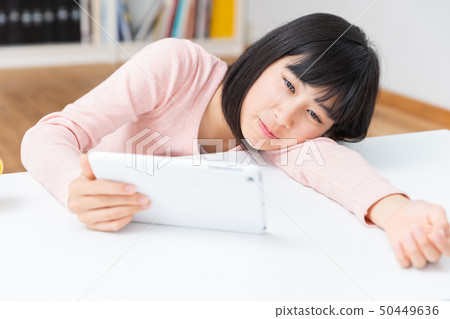 看片劑的女孩認為 看片劑的女孩認為 50449636