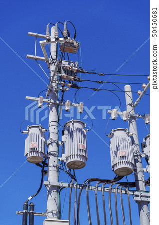 電線桿,架空配電線路,藍天回桿變壓器 電線桿,架空配電線路,藍天回桿變壓器 50450681
