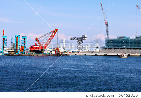 [公共工程遺產]橫濱港/新港碼頭鎚頭起重機（配新舊混合起重機） 50452319