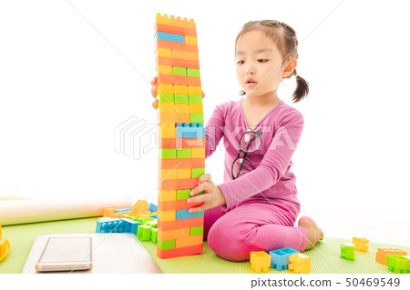 Little girl playing Little girl playing 50469549