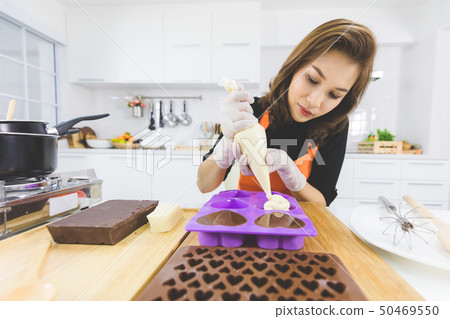 Woman making chocolate 50469550