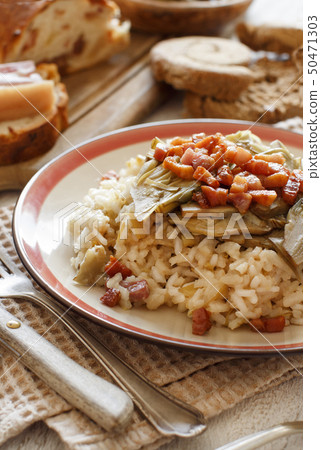 Risotto with artichokes and bacon Risotto with artichokes and bacon 50471303