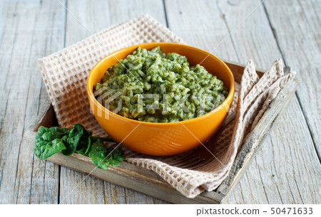 Risotto with spinach cream 50471633