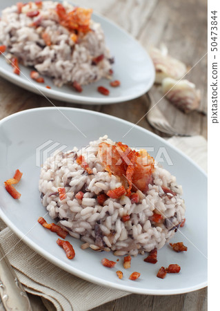 Risotto with red radicchio and crispy bacon 50473844