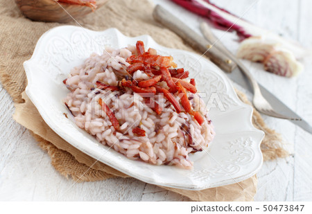 Risotto with red radicchio and crispy bacon Risotto with red radicchio and crispy bacon 50473847
