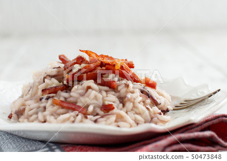 Risotto with red radicchio and crispy bacon 50473848