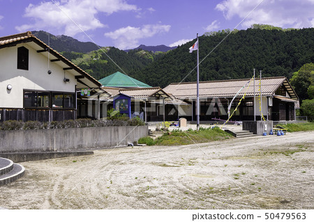 Tsuyama City, Okayama Prefecture Tsuyama City Kamo Kindergarten 50479563