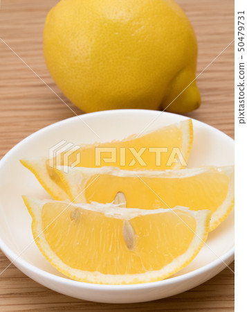 Comb cut lemon Comb cut lemon 50479731