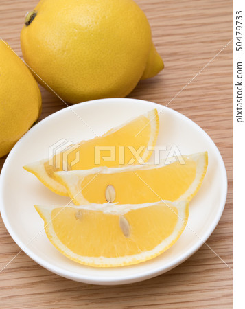 Comb cut lemon Comb cut lemon 50479733