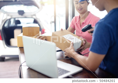 staff work together delivery the box staff work together delivery the box 50484201