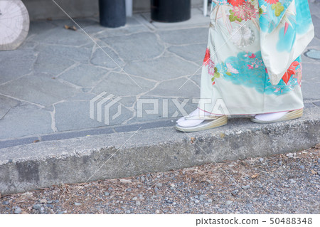 走與和服的婦女 50488348