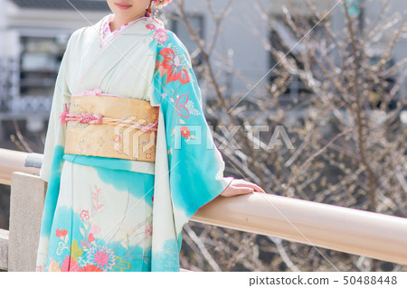 長袖和服的女人 50488448