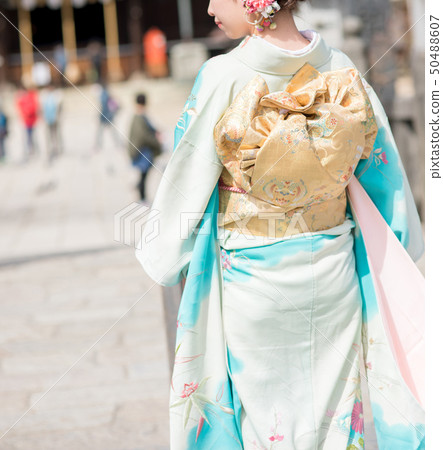 Woman in long-sleeved kimono 50488607