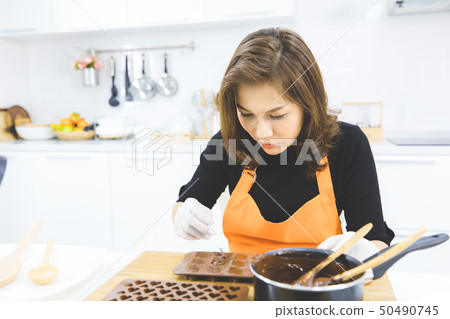 Woman making chocolate 50490745