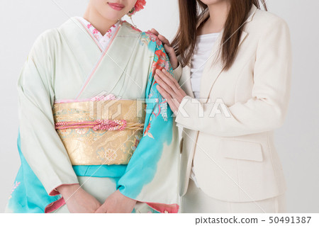 Woman in long-sleeved kimono 50491387