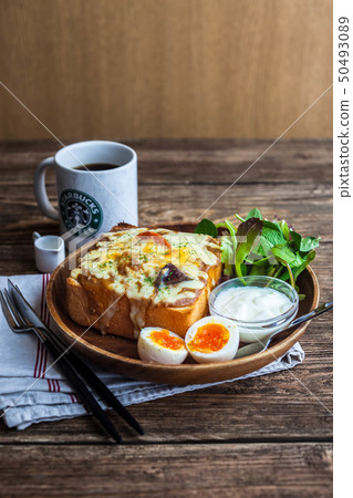 Cheese toast 50493089