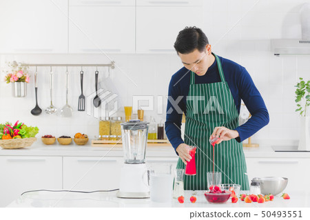 MAN IN APRON MAN IN APRON 50493551