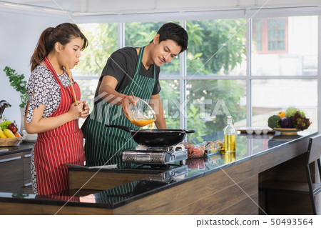 YOUNG COUPLE IN KITCHEN 50493564