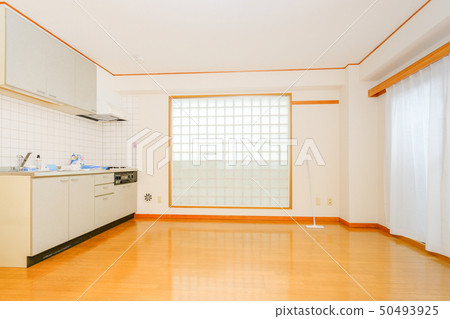 Empty room before and after transference 50493925