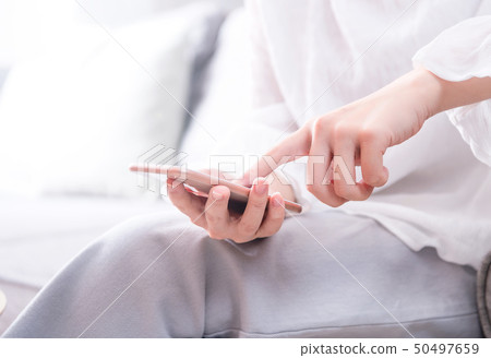 Female Shakoya guest machine sofa smartphone living room living room smartphone 50497659