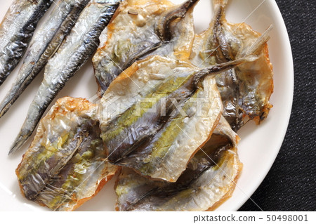 Two kinds of seafood snacks (for grilling and grilled small horse mackerel). Two kinds of seafood snacks (for grilling and grilled small horse mackerel). 50498001