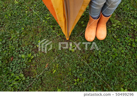 兒童靴子和雨傘 兒童靴子和雨傘 50499296