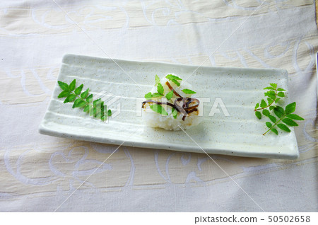 手工烤製的米飯帶有Sansho的香味 50502658