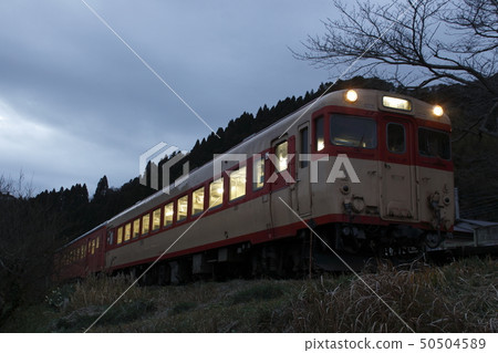 Isuzi rail express express train (Kiha 52 + Kiha 28) 50504589