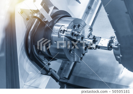 The robotic arm keep the metal shaft part . 50505181