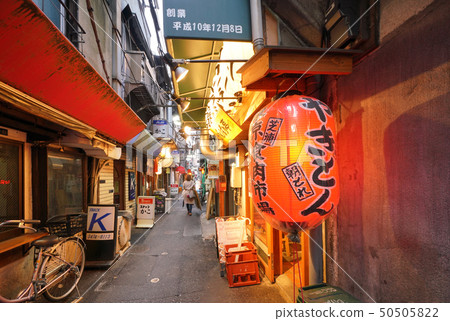 東京都市風景在日本東部街道餐廳街道東出口購物街(大井町站區域) 東京都市風景在日本東部街道餐廳街道東出口購物街(大井町站區域) 50505822