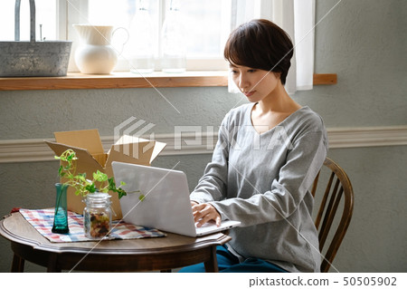 Woman lifestyle internet shopping personal computer 50505902