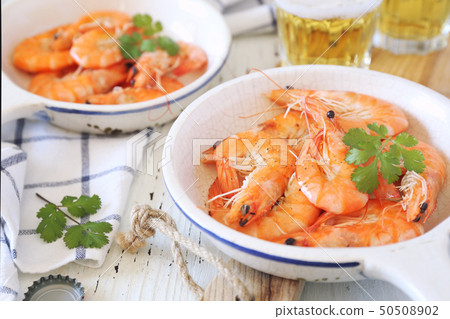 Two portions of fried shrimps and beer 50508902