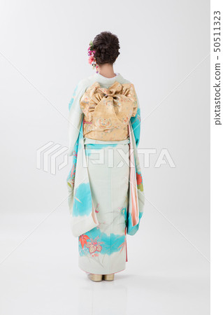 Woman in long-sleeved kimono 50511323