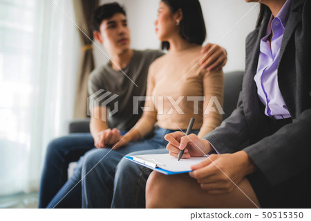 Husband and wife need to decide on a home mortgage Husband and wife need to decide on a home mortgage 50515350