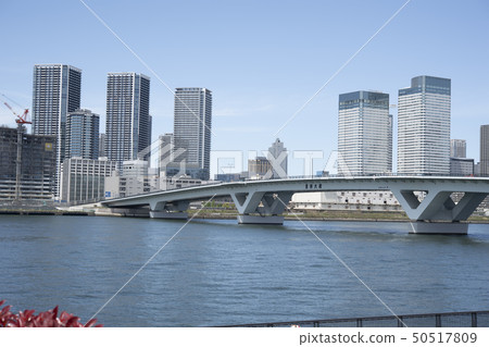 與塔公寓的都市風景 與塔公寓的都市風景 50517809
