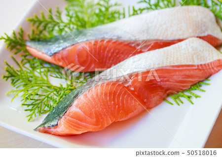 Cherry salmon fillet 50518016