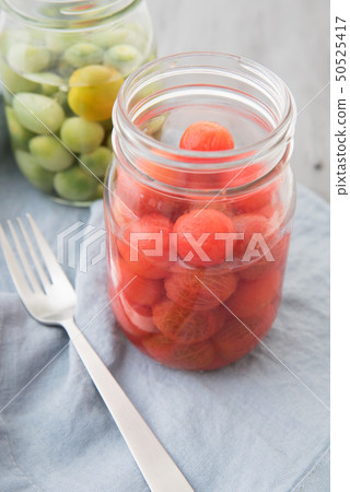 Marinated cherry tomatoes 50525417