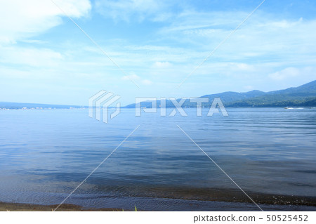 Lake Yamanaka (summer) Lake Yamanaka (summer) 50525452
