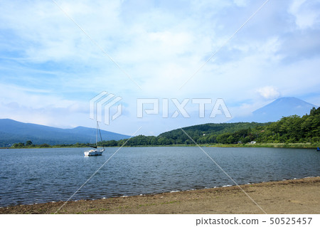 Lake Yamanaka (summer) Lake Yamanaka (summer) 50525457