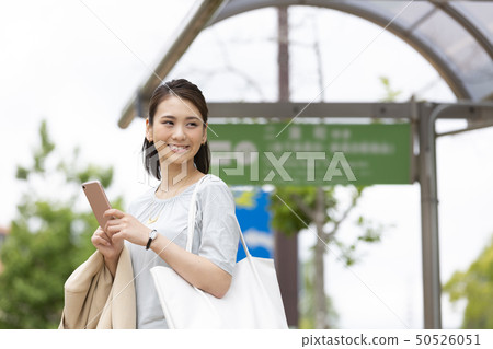 Business woman with smartphone 50526051