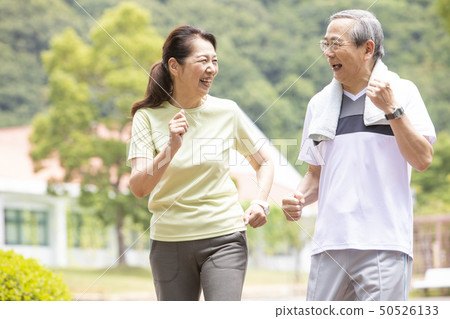 高級夫婦慢跑 50526133