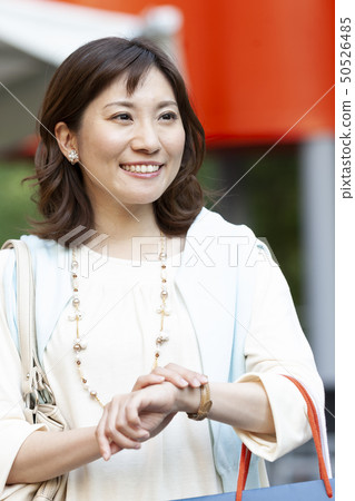 一個正在開會的女人 50526485