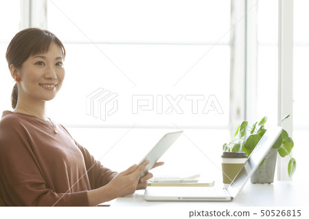 Smiling business woman Smiling business woman 50526815