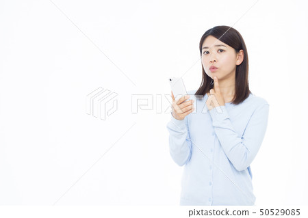 Female smartphone in her 30s 50529085