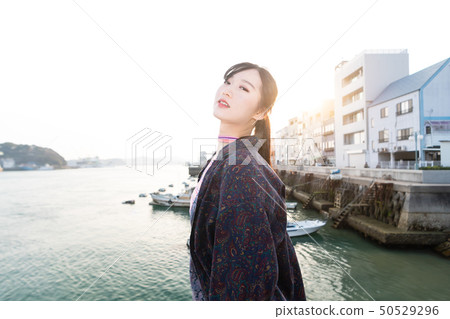 女人的旅程海上日落 50529296